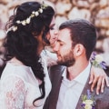 Miniatyrbillede 5 af 5: 2 stk. håndledsblomster, kunstig bryllupshåndledsblomst og boutonniere sæt brud håndblomst mænd boutonniere til bryllup, lilla bånd
