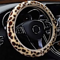 Miniatyrbild 1 av 3: Snygg Leopardskinnsmönstrad Fluffig Plåsterstyreöverdrag Mjuk Vintervarm Bilstyre Skydd Stretch Universal Passform 37-39cm