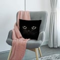 Miniatyrbilde 4 av 5: Putetrekk Svart Katt Vis To Øyne Pynteputer Dekorativ for Menn/Kvinner/Gutter/Jenter Stue Soverom Sofa Stol 18X18 Tommers Putevar