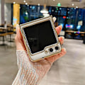 Pikkukuva 3 / 5: Samsung Galaxy Z Flip5:lle tarkoitettu sähköpinnoitettu Tpu-suojakuori Purple