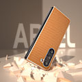 Miniatyrbillede 5 af 5: Elektropletning kulfiber tekstur PU læderbelagt PC telefoncover til Samsung Galaxy Z Fold5 5g Light Brown