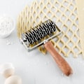 Miniatyrbilde 4 av 5: Ampseven Pastry Lattice Roller Cutter - Rustfritt Stål Deiggitter For Pai Pizza Brød Beef Wellington Pastry Crust Roller Cutter