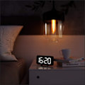 Miniatyrbild 4 av 5: En svart vit ljus digital väckarklocka LED spegel väckarklocka n