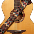 Miniatyrbild 4 av 5: Gitarrrem med bomull, elektrisk gitarr, balladgitarr, laddning