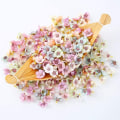 Miniatyrbild 4 av 5: Konstgjorda blommor 100 st Flerfärgade konstgjorda prästkragar Falska blommor