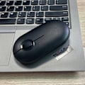Pikkukuva 4 / 4: Musta langaton hiiri Bluetooth- tai 2,4 GHz -vastaanottimella, hiljainen