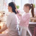 Pikkukuva 4 / 5: 2 pakka tyttöjen hiusharjasarja (pinkki, violetti), lasten hiusharja A