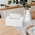 Miniatyrbild 3 av 5: Rektangulär läder servettbox (vit)