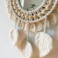 Miniatyrbild 2 av 5: Beige, Boho Macrame Fransvägg Spegel med Träpärlor Fjäder Pe