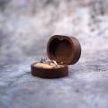 Miniatyrbild 5 av 5: Svart valnötsträ smyckesring halsband vintage litet trä