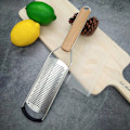 Miniatyrbild 5 av 5: Silikonrivare med trähandtag, rostfritt stål Microplane F