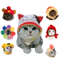 Miniatyrbilde 3 av 4: Julenisse-kostyme for katt med flettet hatt, kjæledyrkostyme for katt og liten hund