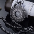 Miniatyrbilde 4 av 5: Svart vintage kvartslommeur med romertall og kjede