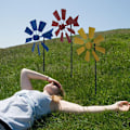 Miniatyrbillede 2 af 4: Pilebladet Vindmølle - af Wind Energy - Terrasse, græsplæne og have i