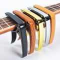 Miniatyrbild 5 av 5: 1 st svart gitarr capo, gitarr capo med 6 unika mediatorer f
