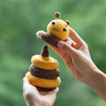 Miniatyrbillede 5 af 5: Hæklekit med bi til begyndere, 1 bi-design, hæklestartsæt med trin-for-trin video-tutorials, garn, nåle, instruktioner