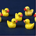 Miniatyrbillede 2 af 5: Mini Gummiænder Miniature Harpiksænder Gul - 100 stk