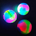 Miniatyrbild 1 av 2: LED Lysande Hundleksaksbollar Blinkande Elastisk Boll LED Molarboll Glödande Boll Husdjursfärg Ljusboll Interaktiva Leksaker För Katter Hund