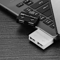 Miniatyrbild 7 av 8: Mini USB-hub med 2 portar, USB-dubbelladdare, splitteradapter, konverterare för PC, USB-minnen