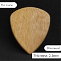 Miniatyrbild 4 av 5: Gitarrplektrum i trä för elgitarr, akustisk gitarr eller basgitarr, valnötsträ