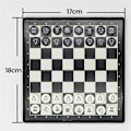 Miniatyrbild 2 av 5: Extra litet mini magnetiskt portabelt schack för studenter