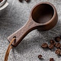 Miniatyrbild 2 av 5: Svart Valnötkaffesked - Långskaftad sked för kaffe, te och kök, miljövänlig blandningsapparat.