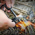 Miniatyrbillede 2 af 5: Overlevelses ildstål, lighter med skraber, vandtæt, 10.000 gnister ved 3.000 grader, 8 mm stang, magnesium ildstål - lighter, halsbånd