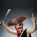 Pikkukuva 4 / 4: 2 kpl keinonahkainen merirosvohattu, kolmikolkkahattu, ruskea kolmikolkkahattu merirosvojuhliin, Halloweeniin, cosplayhin, naamiaisasusteisiin