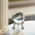 Miniatyrbilde 5 av 5: 3D-gravert hvalkrystall dekorativ kule med stativ glass sjødyr