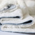 Miniatyrbillede 4 af 5: Varmende tæppe, bærbar hyggetæppe, 2 i 1 sjal flanneltæppe varmt blødt, sovetæppe voksenovertræk med knapper, til stue