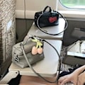Miniatyrbillede 4 af 5: Kirsebær Læder Nøglering, Læder Nøglering, Rød Læder Accessorie, Dame Mode Accessorie, Bilnøglevedhæng, Fødselsdags- og Julegaver til Kvinder