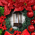 Miniatyrbild 8 av 10: Julkrans för ytterdörrsdekoration, röda bär Julstjärneblommor Rosett Julgranskula med ljus