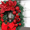 Miniatyrbild 9 av 10: Julkrans för ytterdörrsdekoration, röda bär Julstjärneblommor Rosett Julgranskula med ljus