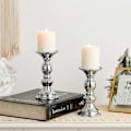 Miniatyrbild 4 av 5: Set med 2 ljusstakar i metall, guldpelare