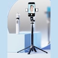 Miniatyrbillede 1 af 8: P135 Quadripod Hylde Bluetooth Selfie Stick 1,35m 53 Tommer Aluminiumlegering Mobiltelefon Universal Selfie Stick med Fjernbetjening Sort