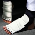 Miniatyrbillede 1 af 2: 1 par Taekwondo fodbeskytter Åndbar behagelig skridsikker Karate Boksning Sparring fodbeskytter til træning Sort og hvid farveblokering