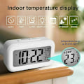 Miniatyrbild 4 av 5: Digital väckarklocka med inomhustemperaturmätare, stor display, tyst drift, stigande alarm, 12/24H-display för sovrum (Vit)