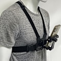 Miniatyrbild 2 av 5: Ergonomisk bröstremfäste för mobiltelefonhållare, justerbar sele med J-krokfäste för snabbkoppling, anti-skakfunktion förbättrar First