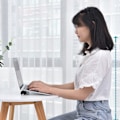 Miniatyrbillede 1 af 5: Bærbar computer kølestativ Svampeformet ergonomisk skridsikker silikone bærbar computer skrivebordsstativ til hjemmekontor Sort