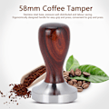 Miniatyrbild 4 av 7: Espressostamp i rostfritt stål med platt bas, kalibrerad för jämn pressning, ergonomiskt grepp i massivt trä för komfort, professionellt handgjort verktyg