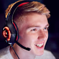 Miniatyrbild 2 av 5: Trådlöst Gamingheadset, Cool RGB-belysning för en fantastisk visuell upplevelse, Infällbart huvudband för personlig passform, Volymkontroll i mitten