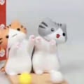 Miniatyrbild 1 av 2: Söt katt-smartphonestativ, säker PVC, mångsidig skrivbordsställ för mobiltelefoner A