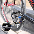 Miniatyrbild 5 av 5: Halkfria pedaler i aluminiumlegering, bred plattform för optimalt stöd, lättviktsdesign för alla cyklar inklusive MTB och landsvägscykel, förseglat lager