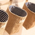 Miniatyrbillede 2 af 5: 1 stk. Bomuldslinned Opbevaringspose Hængende Taske Hjem Gadget Opbevaringsarrangør Foldbar Kurv Blå Stribe, Brun (10*12*13,5cm)