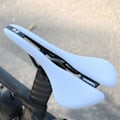 Miniatyrbild 5 av 5: Ergonomiskt Utformad Cykelsadel, Andningsbar Bekväm Ultralätt Cykelsits med Högdensitets Memory Foam för Män och Kvinnor, Universell