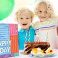 Miniatyrbillede 5 af 5: 4 stk. Happy container fashion gavepose papirpose Varmt folie papirpose gaveæske gavepose Børns legetøj håndtaske