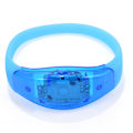 Miniatyrbillede 2 af 2: 8 farver Flash LED lys fest koncert show silikone armbånd bangle armbånd (blå)