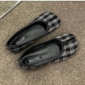 Miniatyrbild 1 av 5: Tabi Ninja Skor Kvinna Mikrofiber Läder Bekväma plattor Delad tå Tofflor Mjuk botten Loafers Rejäla shorts dammockasiner 35-40 black grid 6.5