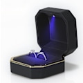 Miniatyrbillede 2 af 5: Luksus Ringæske, Firkantet Fløjl Bryllupsring Etui Smykke Gaveæske med LED Lys til Frieri Forlovelse Bryllup, Sort