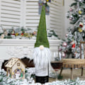 Miniatyrbild 3 av 5: 3 stycken julvinflaskeöverdrag med hängande tomtar Green 3PCS